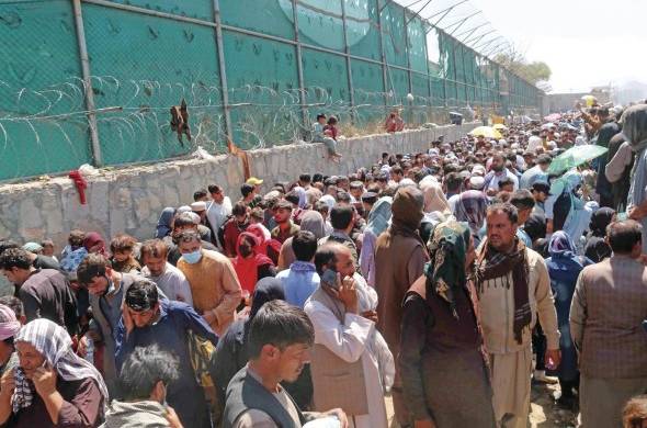 Vista de afganos que intentaban acceder al aeropuerto de Kabul para salir de Afganistán, el pasado 26 de agosto de 2021.