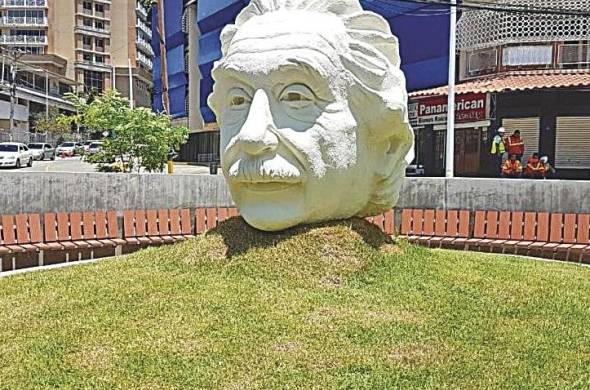 La cabeza de Albert Einstein fue hecha por Carlos Arboleda en 1968.