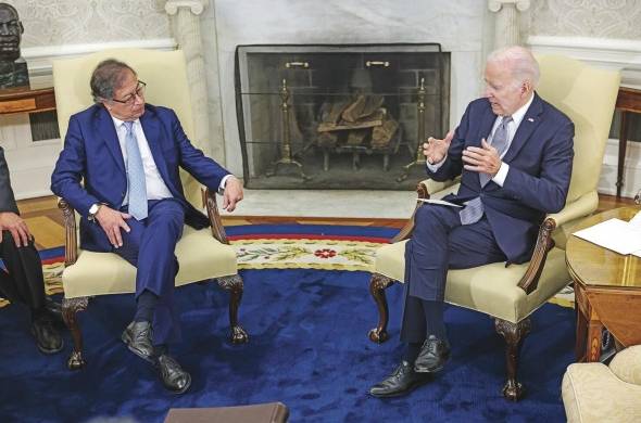 El presidente de Colombia, Gustavo Petro, y el presidente de EE.UU., Joe Biden, durante una reunión en el despacho oval en Washington.