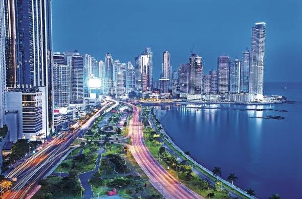 Panamá reporta una reactivación económica, lo que supone “la sed de viajes, experiencias y artículos de lujo” con el fin de algún día posicionarse en el informe.
