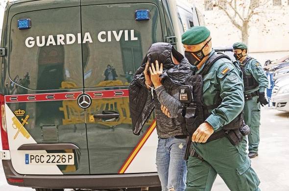 Seis detenidos por presunto espionaje a la pareja del expresidente de Panamá Ricardo Martinelli en Mallorca, entre ellos cuatro guardias civiles.