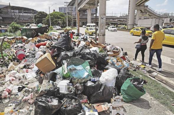 Los procesos de recolección, manejo y disposición de la basura en la ciudad de Panamá carecen de un sistema que permita separarla y reciclarla.