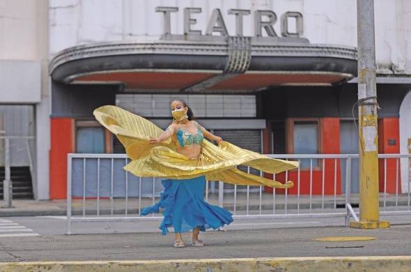 La Asociación de Teatristas de Panamá, bailarines y cantantes se concentraron frente a las instalaciones del teatro Balboa para exigir que se retomaran las actividades artísticas.