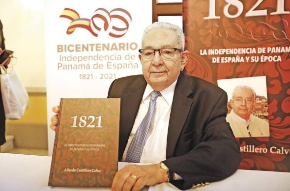 El historiador y escritor panameño Alfredo Castillero Calvo durante el lanzamiento de su libro.