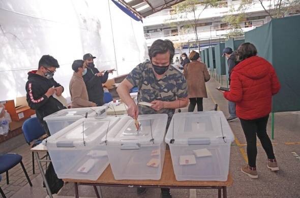 Los chilenos fueron a votar en dos días por unos 17 mil candidatos constituyentes, además de renovar los cargos de autoridades locales.
