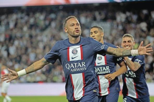 Neymar Jr. celebra uno de los goles.