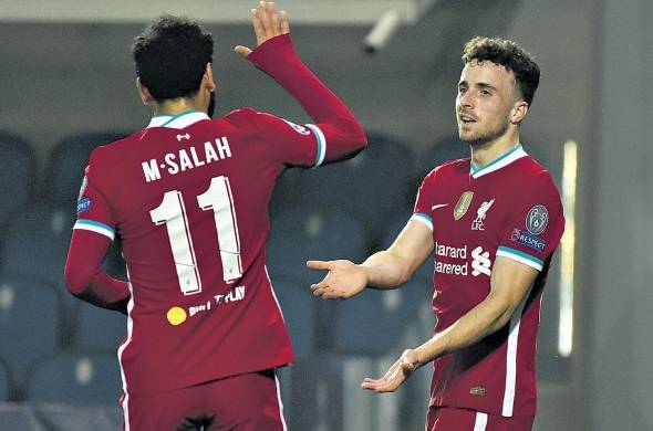 El Liverpool, con un triplete del portugués Diogo Jota y goles del egipcio Mohamed Salah y el senegalés Sadio Mané, aplastó 5-0 este martes al Atalanta.