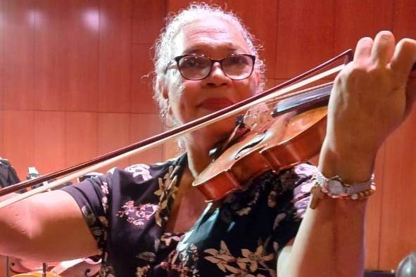 Ariadna Núñez, violinista de la Orquesta Sinfónica Nacional.