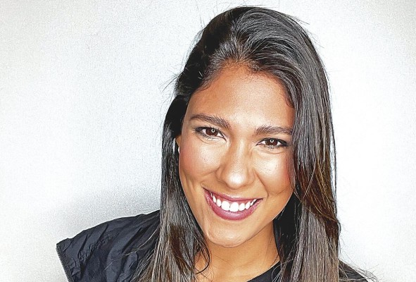 Ana Priscilla Herrera. Mercadóloga, comunicadora y productora audiovisual. Nominada a mención honorífica: Mercadeo y publicidad “Mejorar la representación de la mujer es importante para impulsar a las siguientes generaciones; sentirse parte de un grupo que puede llegar a hacer y llegar a ser, y esto se logra con la expansión de las historias de esas personas que abren camino”. “El rol de la mujer en la sociedad actual es multifacético, como siempre lo ha sido, sin embargo hoy, más que nunca, considero que las mujeres debemos ser una unidad en pro de levantar a otras mujeres. Específicamente en mercadeo y publicidad, creo que las mujeres tenemos un rol de representación y ejemplo en pro de una sociedad más integrada, positiva y sostenible”.