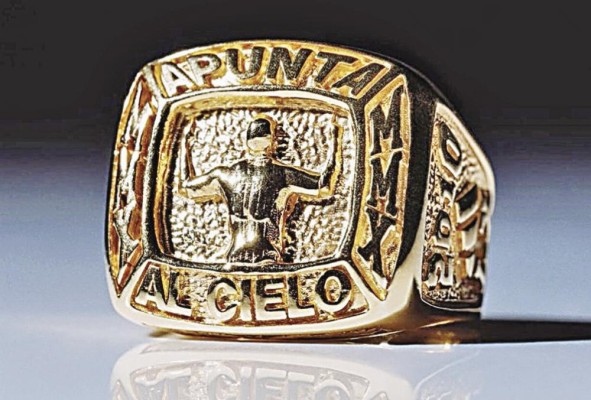 El anillo de Lionel Messi en la que celebra al cielo para honrar a su abuela Celia Cucittini.