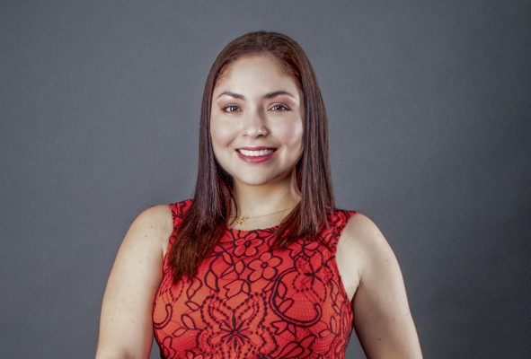 Tatiana Marlene Díaz Gerente de Cuentas Comerciales de Huawei Panamá. Díaz cuenta con siete años y cuatro meses de experiencia en Huawei. Su función principal consiste en construir y mantener una relación sólida con los operadores del país para satisfacer sus necesidades de desarrollo en cuanto a las redes de telecomunicaciones. Define su experiencia con Huawei como “enriquecedora”, ya que le ha permitido desarrollarse como profesional en el área técnica y comercial, proporcionándole retos que ha ido superando y aprendiendo a su paso. “Me siento orgullosa de tener la oportunidad de poder impulsar nuevas tecnologías, como el lanzamiento de la red de LTE y el fortalecimiento de las redes existentes, que inciden directa e indirectamente en el desarrollo de distintos sectores en el país”.