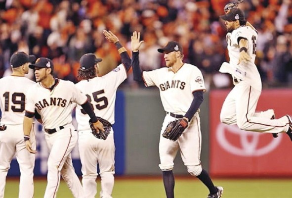 2012. Gigantes sobre Tigres, 4-0. Este ha podido ser el cierre perfecto de temporada para Miguel Cabrera, quien ganó la Triple Corona ese año. Y todo parecía cuadrado para Detroit, con Justin Verlander ante un Barry Zito en las postrimerías de su carrera en el Juego 1. Pero los Tigres nunca dieron mucha pelea en esta serie, perdiendo 8-3 el Juego 1 detrás de los tres jonrones de Sandoval, quien se unió a Babe Ruth, Reggie Jackson y Albert Pujols como los únicos jugadores con tres bambinazos en un duelo de Serie Mundial.