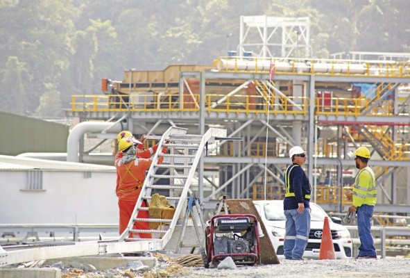 La mina, situada a unos 120 kilómetros al oeste de la Ciudad de Panamá y que inició su producción en 2019, es la mayor a cielo abierto de Centroamérica.