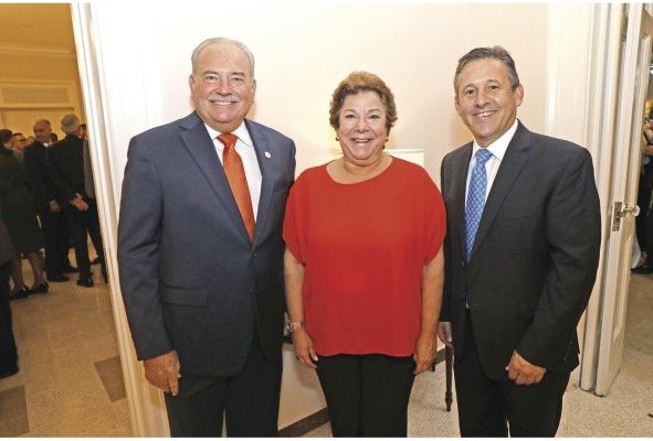Gilberto Arosemena, Annette Cárdenas y Miguel Botello