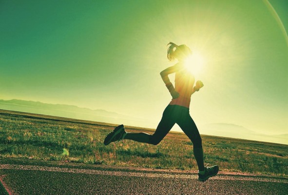 Expertos invitan a la población a ingerir alimentos ricos en vitamina D y sobre todo tomar sol en horas de la mañana.