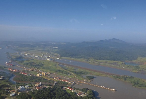Una prioridad en cuanto al manejo de las tierras revertidas es evitar que las tierras requeridas para el funcionamiento del sector logístico que opera como parte del Canal de Panamá, sean ocupadas de forma desordenada, reduciendo su potencial aprovechamiento.