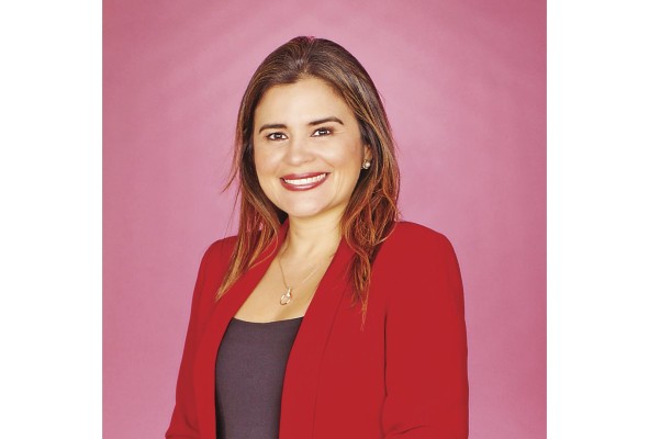Mora es miembro del Sistema Nacional de Investigación (SNI).
