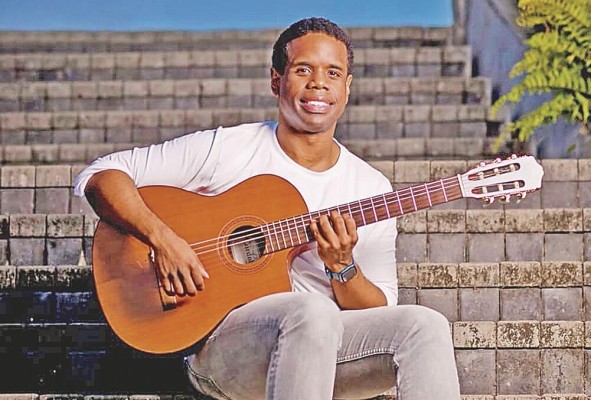 Panamá estará representado por el guitarrista Eliécer Izquierdo