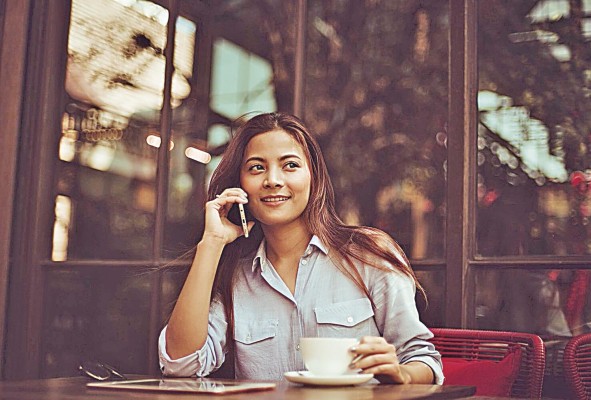 Las llamadas por télefono se han convertido en una principal vía de comunicación directa.