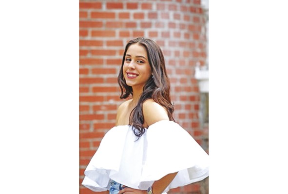 La señorita Diana Carolina Iglesias Pérez Balladares será una de las participantes del próximo Festival de Debutantes 2023, que como es tradición llevarán a cabo las Damas Guadalupanas el 1 de julio en la terraza Mar del Sur del Club Unión. Ella es hija del señor Humberto Enrique Iglesias Morrice y la señora María Enriqueta Pérez Balladares de Iglesias. Las Damas Guadalupanas organizan este tradicional festival con el fin de recaudar fondos para sus programas sociales