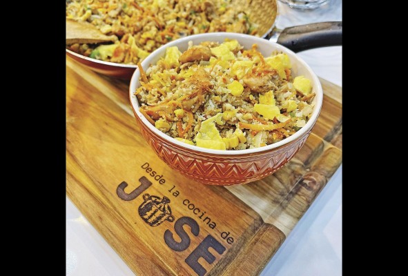 Arroz (a base de coliflor) con pollo estilo oriental