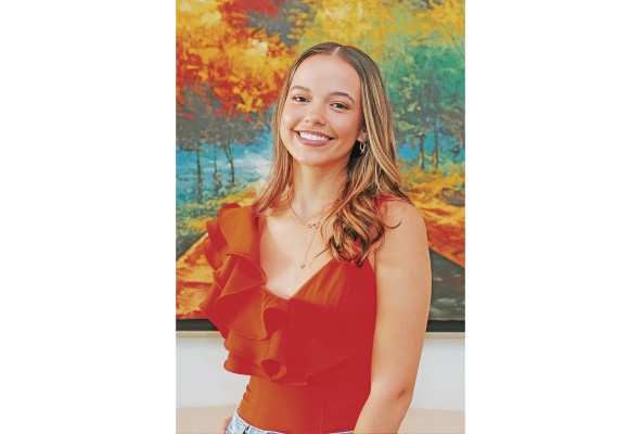 La señorita Patricia Elena Tejeira Pascual, hija del señor Eduardo José Tejeira Díaz y la señora Leticia María Pascual de Tejeira será una de las participantes del tradicional Festival de Debutantes que llevarán a cabo las Damas Guadalupanas el próximo 1 de julio en la terraza Mar del Sur del Club Unión, para recaudar fondos para sus programas sociales.