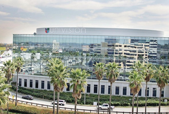 Vista general del exterior de las instalaciones de Univisión en la ciudad de Los Ángeles.