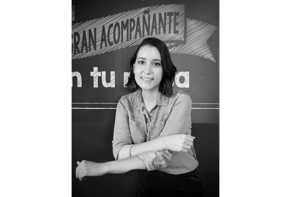 Martha De La Torre. Directora administrativa. Nominada a mención honorífica: Emprendimiento “Este proyecto visibiliza el papel de la mujer panameña en los distintos sectores de la sociedad y los aportes que cada una ha generado desde su nicho o campo de acción. Es un efecto multiplicador, ya que cada mujer destacada lleva consigo todos esos pedacitos que otras le regalaron en el camino que, a su vez, ella pasará a alguien más”. “Son grandes logros alcanzados por mujeres increíbles en nuestro país en las ciencias, en los negocios, y áreas donde antes no había mujeres en altos cargos. En el emprendimiento es emocionante ver más mujeres en sectores de la economía que no eran tradicionalmente “femeninos”. Todavía tenemos muchos retos que afrontar para seguir escalando y lograr un mundo equitativo”.