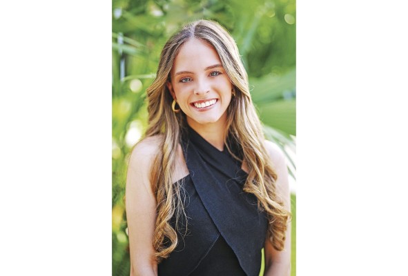 La señorita Natalia Isabel Díaz de la Guardia, hija del señor René Alfredo Díaz Cucalón y la señora Carmen Aminta de la Guardia de Díaz, será una de las participantes del tradicional Festival de Debutantes que llevarán a cabo las Damas Guadalupanas el próximo 1 de julio en la terraza Mar del Sur del Club Unión para recaudar fondos para sus programas sociales.