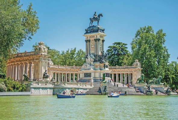 Desde hace semanas comenzaron los trabajos de colocación de las 320 casetas que ocuparán el Parque del Retiro de Madrid desde hoy, hasta el domingo 26 de septiembre.