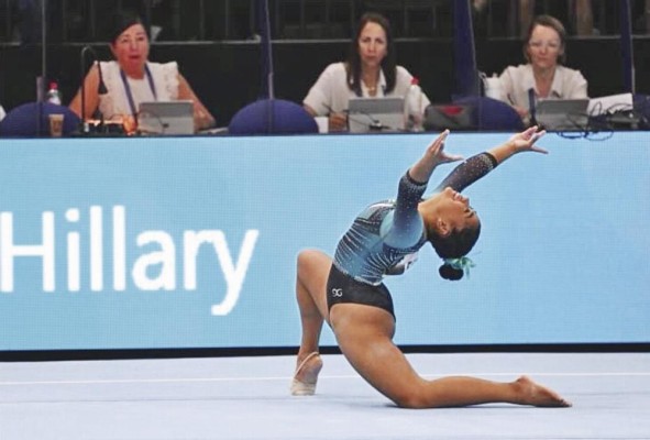 Hillary Heron durante su presentación en el Campeonato Mundial de Gimnasia Artística 2023.