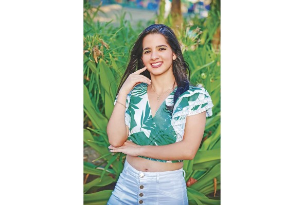 La señorita María Teresa Far Vilá es una de las debutantes que podremos admirar en el próximo Festival de Debutantes 2023, que realizarán las Damas Guadalupanas en la terraza Mar del Sur del Club Unión el 1 de julio. Esta damita es hija del señor Sami Elías Far Rivera y la señora Jeanette Marie Vilá de Far.