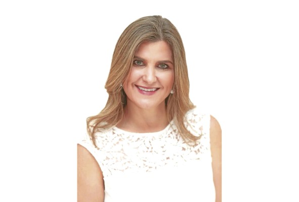 Monique de Saint Malo. Gerente en Stratego. “Estos eventos, sobre todo en el marco del mes de la mujer, generan relevancia y exposición a una cantidad de mujeres panameñas y de otras nacionalidades que viven en Panamá, y que aportan día a día en sus casas, familias y al país”. “El rol de la mujer es indispensable para tener una sociedad justa y equitativa. Necesitamos de todas las partes y sectores para seguir construyendo juntos. En el sector de comunicación, la sensibilidad y empatía de la mujer le da un toque más humano y más cercano a los mensajes que queremos transmitir”.