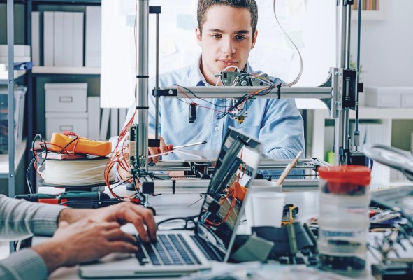 La ingeniería biomédica ayuda a la adquisición e inversión de equipos para la salud.