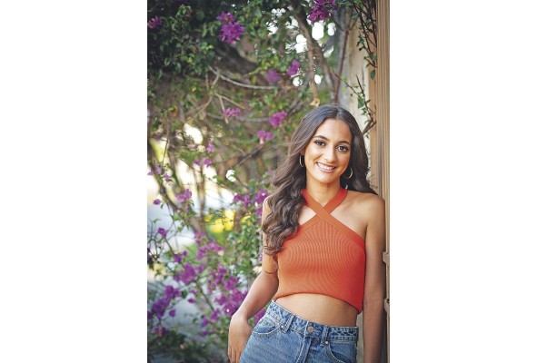 La señorita Isabella Sofía Sosa Romero será una de las participantes del próximo Festival de Debutantes 2023, que como es tradición llevarán a cabo las Damas Guadalupanas el 1 de julio en la terraza Mar del Sur del Club Uniòn. Ella es hija del señor Rodolfo Antonio Sosa de la Guardia y la señora Marianela Romero de Sosa. Las Damas Guadalupanas organizan este tradicional festival con el fin de recaudar fondos para sus programas asistenciales.
