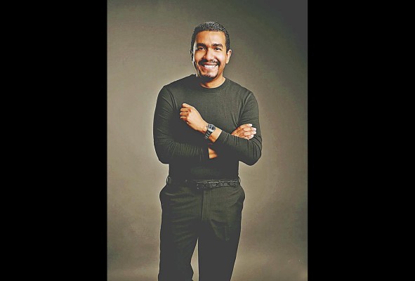 El experto en moda Eder Valdés