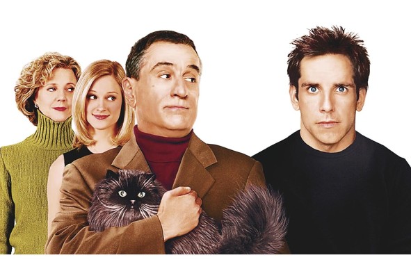 <strong>Meet the Parents (2000)</strong> Greg Focker (Ben Stiller) es un enfermero que tras anunciar su compromiso con su novia Pam (Teri Polo), tiene que pasar unos días con los padres de ella, para conocerlos. Su encuentro inicial no será muy afortunado, en especial por las suspicacias que Greg levanta en el estricto padre de la novia (Robert de Niro), un padre protector que ha trabajado para la CIA, aunque ahora está ya retirado, y al que es muy difícil impresionar. Desde el principio, Jim rechaza por completo a Greg, pero a medida que lo conoce mejor, su rechazo se convierte en desprecio, y se encarga de convertirse en la peor pesadilla de este hombre que, a pesar de amar a su novia y querer dar una buena primera impresión, cada vez se hunde más en el lodo de su propia ineptitud, y deberá luchar para poder cambiar la pésima opinión que tienen de él los padres de su novia.