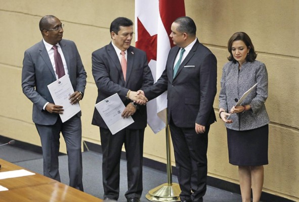 Los tres funcionarios deberán tomar posesión de sus cargos, el próximo 2 de enero de 2020.