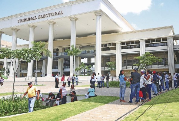La JNE deberá juramentar al nuevo presidente de la República.