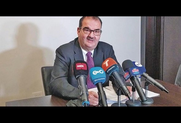 El abogado Carlos Carrillo, durante la conferencia de prensa.