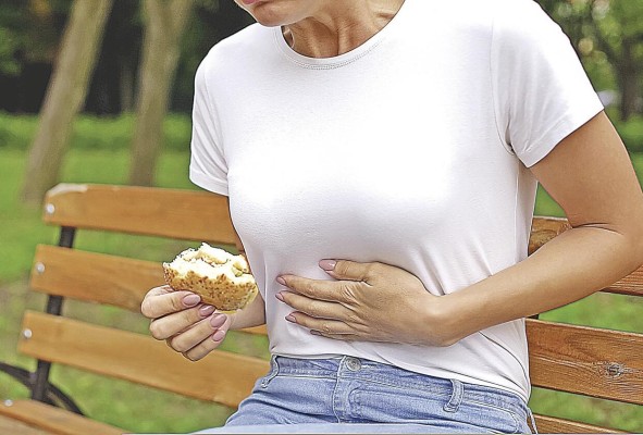 La intoxicación por alimentos es una enfermedad provocada por consumir comidas contaminadas.