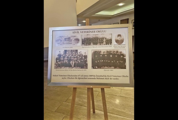 Memorabilia expuesta en la Universidad de Ankara en ocasión del aniversario de su muerte.