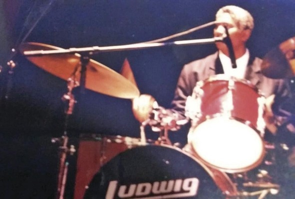 Ernesto Crouch es considerado uno de los mejores bateristas de 'jazz' en Panamá.