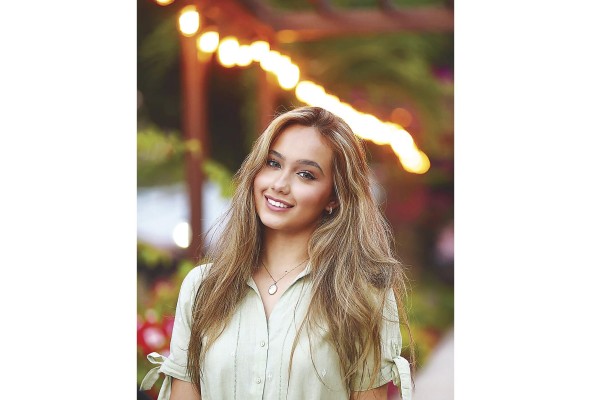 La señorita Rieke Elisse De Wolf Santiago debutará en el Festival de Debutantes 2023 que, como es tradición, llevarán a cabo las Damas Guadalupanas el 1 de julio en la terraza Mar del Sur del Club Unión. Ella es hija del señor Gusbertus Antonious De Wolf Fajardo y la señora Nidia Santiago de la Ossa.