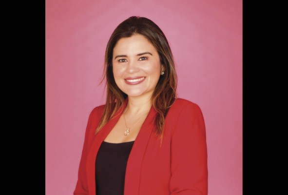 La doctora en ingeniería civil Dafni Mora presentó un proyecto sobre energía cero en Panamá.