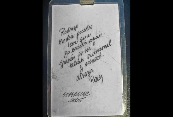 Dedicatoria escrita por Bruce Quinn a Rodrigo Farrugia Jr. en 2005, tras su participación en una de sus obras.
