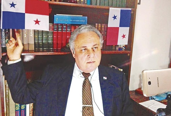 Investigador de la historia nacional y miembro de la Comisión Nacional de los Símbolos de la Nación.