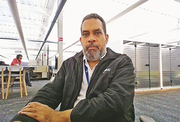 El escritor Eros Cajar