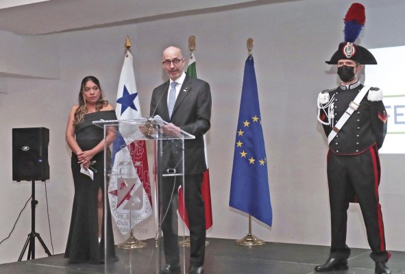 Fabrizio Nicoletti, embajador de Italia en Panamá, cuando ofrecía su discurso de bienvenida.
