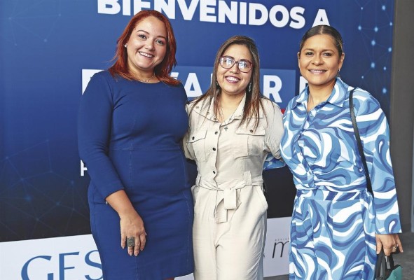 Rosa Girón, Dennis López y Karen Hurtado